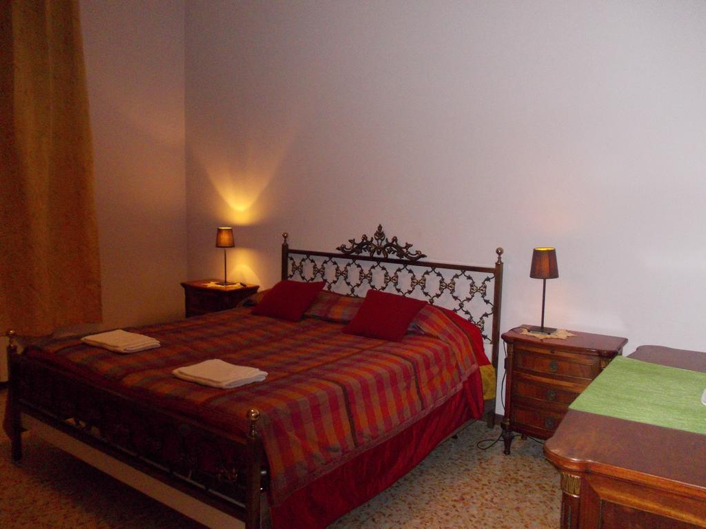Big Brother Bed & Rooms Treviso Habitación foto