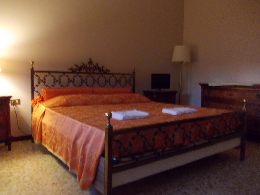 Big Brother Bed & Rooms Treviso Habitación foto