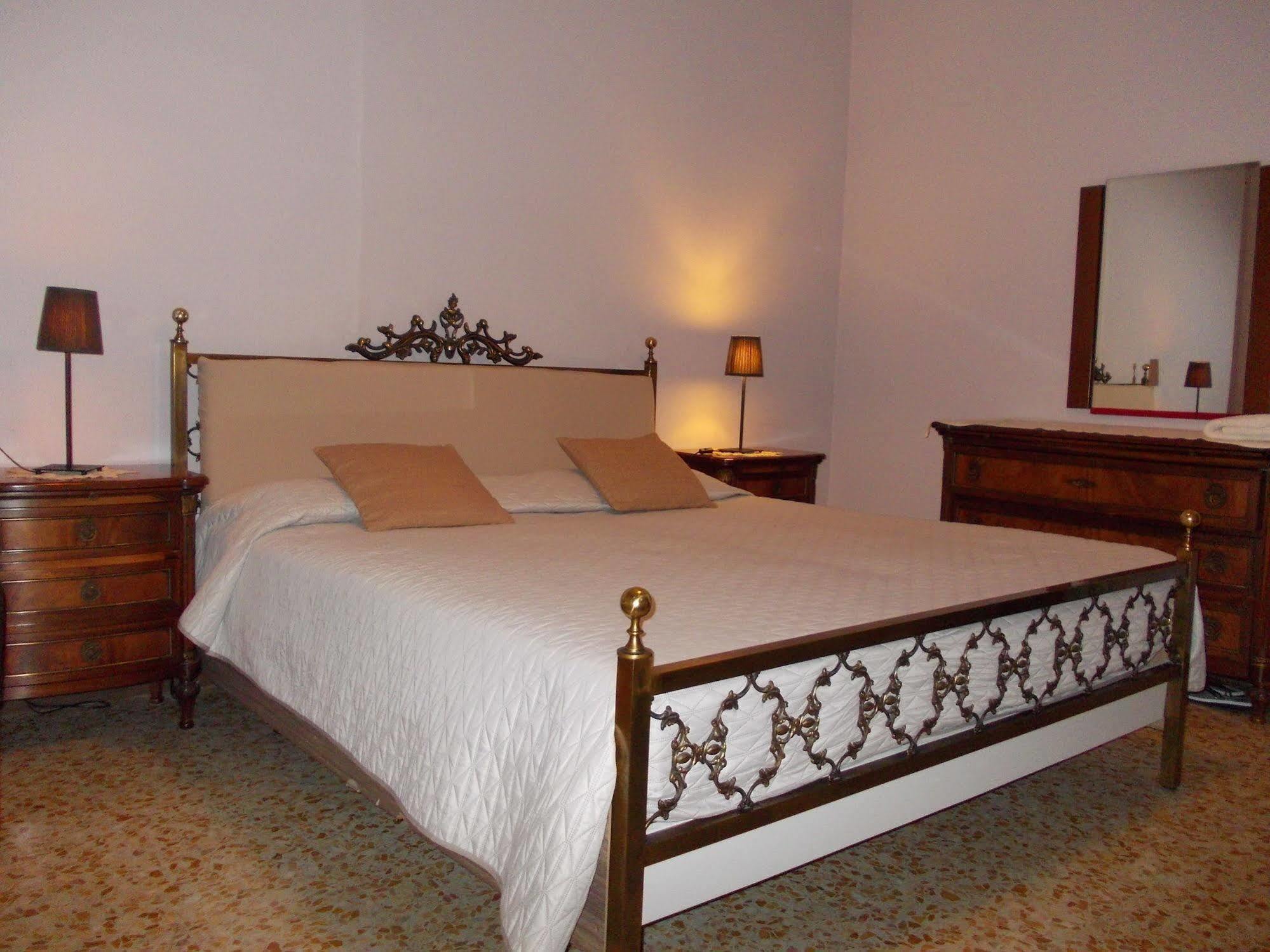 Big Brother Bed & Rooms Treviso Exterior foto
