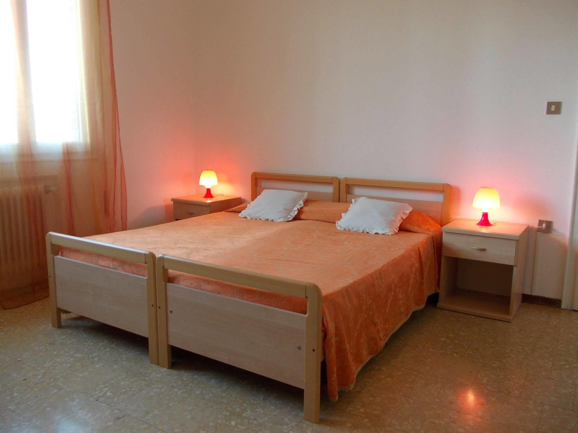 Big Brother Bed & Rooms Treviso Exterior foto
