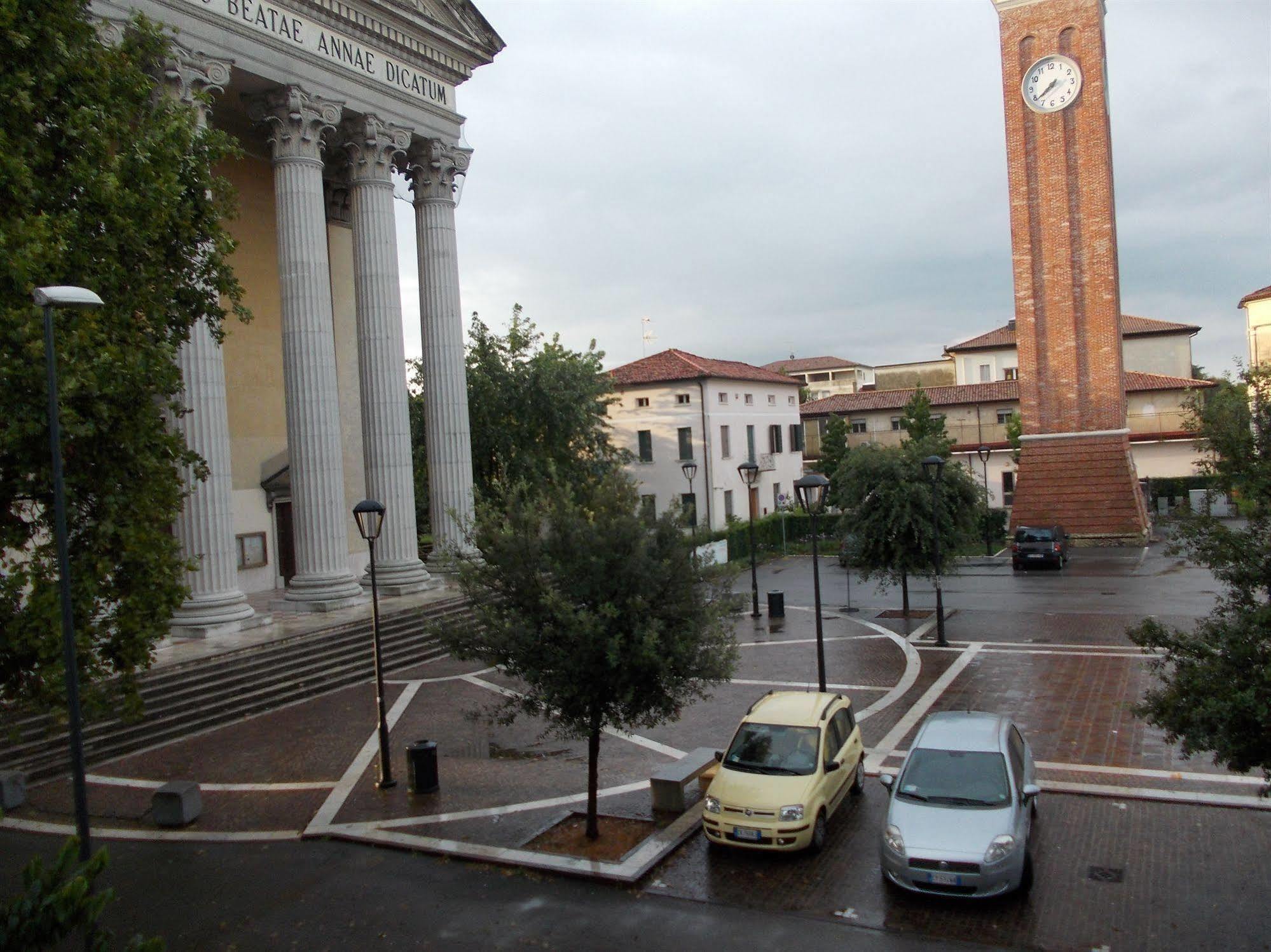 Big Brother Bed & Rooms Treviso Exterior foto